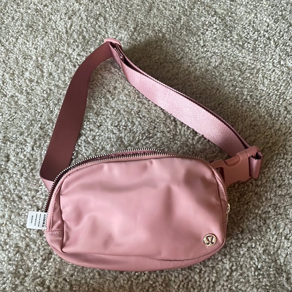 Lululemon Everywhere Belt Bag